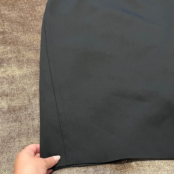 T Tahari Elegant Black Women's Pencil Skirt - Size 4 - Picture 4 of 5